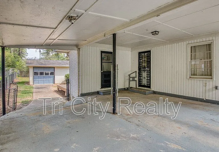 212 Hilltop Dr — Photo 6