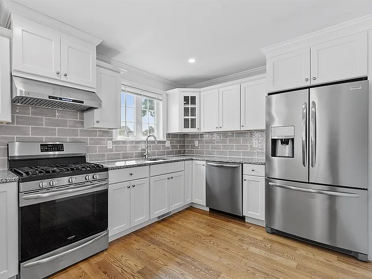 27 Mill St #D — Photo 3