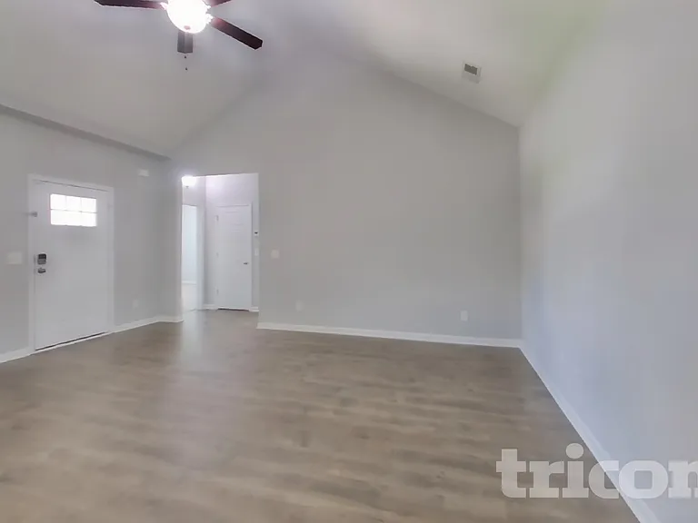 729 W Coker Way — Photo 3