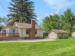 416 W Caroline St, Fenton, MI 48430
