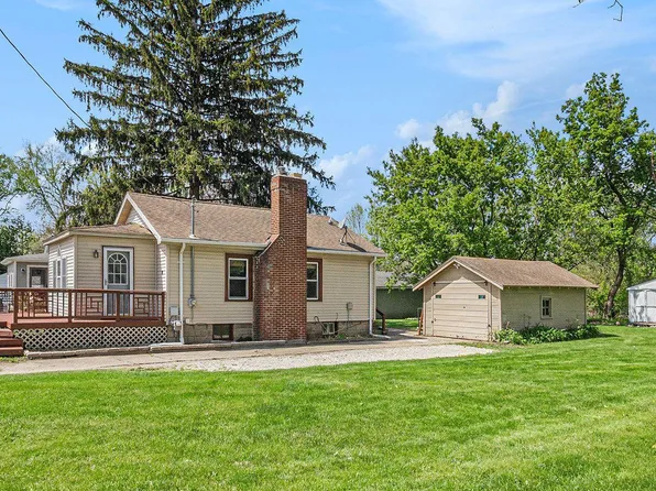 416 W Caroline St, Fenton, MI 48430