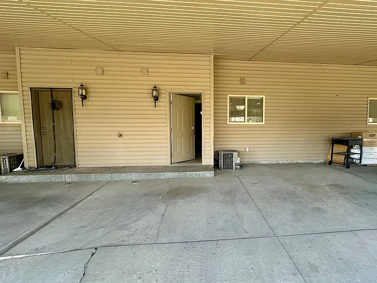 599 Trejo St — Photo 11