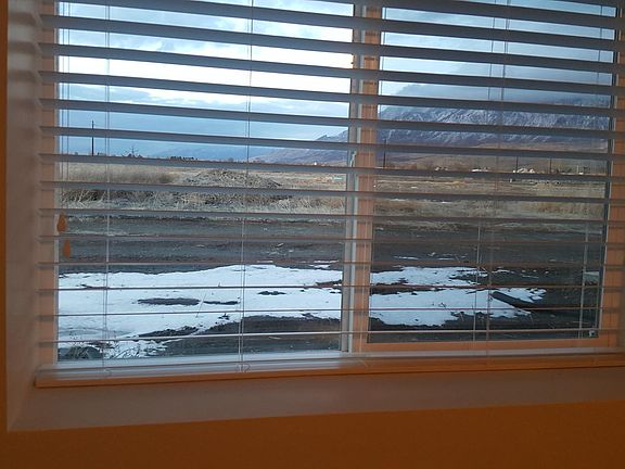 All window in unit are Daylight windows total of 6 window throughout