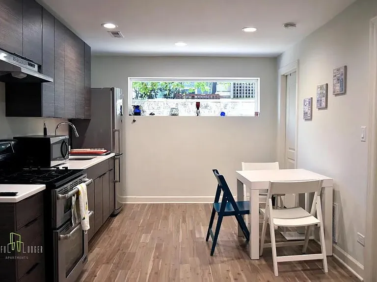 419 W Eugenie St #1R — Photo 2
