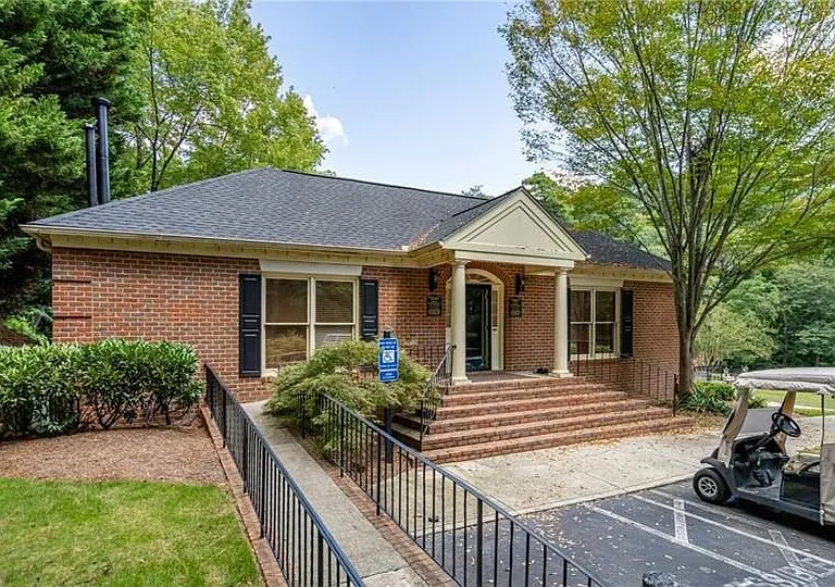 On-site Property Manager/Pool House