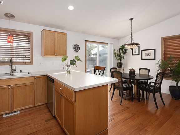 5th image of 10007 NE 62nd Cir