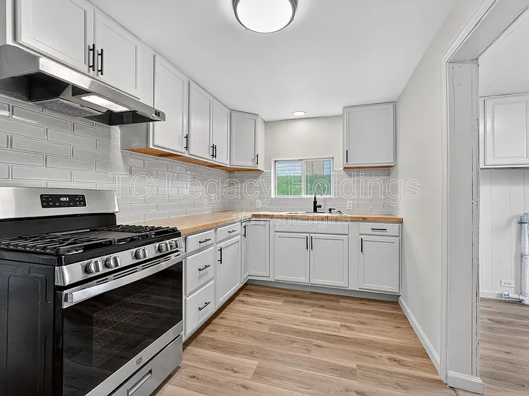 407 Simpson Ave — Photo 16