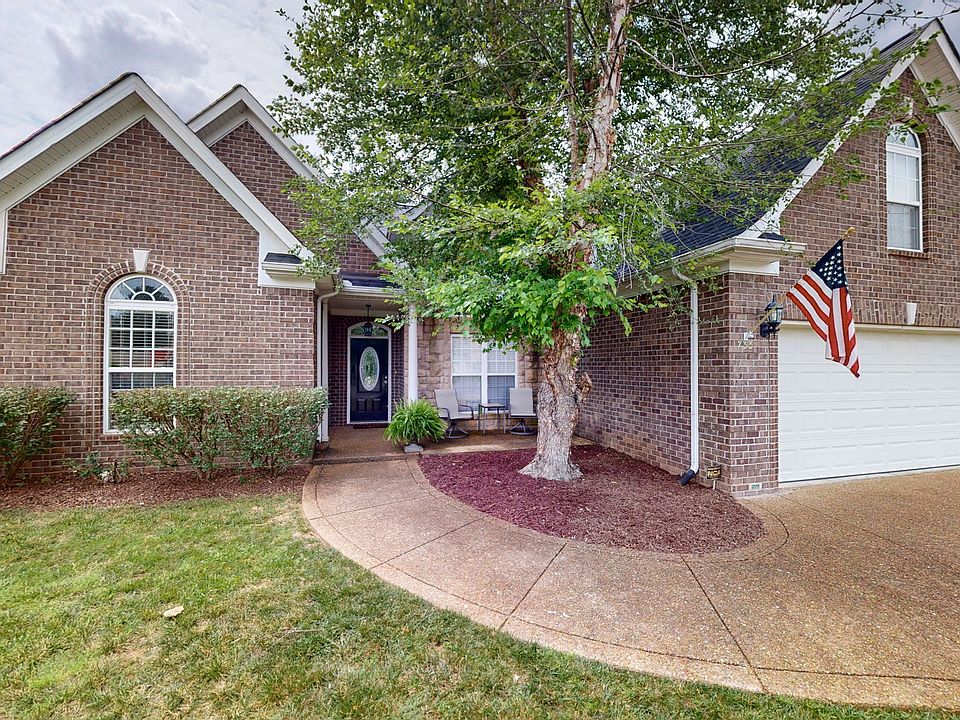 1st image of 733 Willow Cove Dr