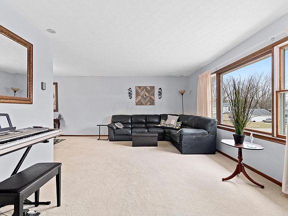 4th image of 250 Kaye Dr