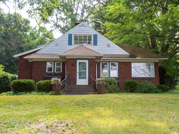 1657 Greensburg Rd, North Canton, OH 44720