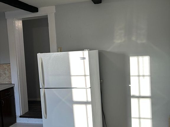 3rd image of 513 1/2 E Chestnut St