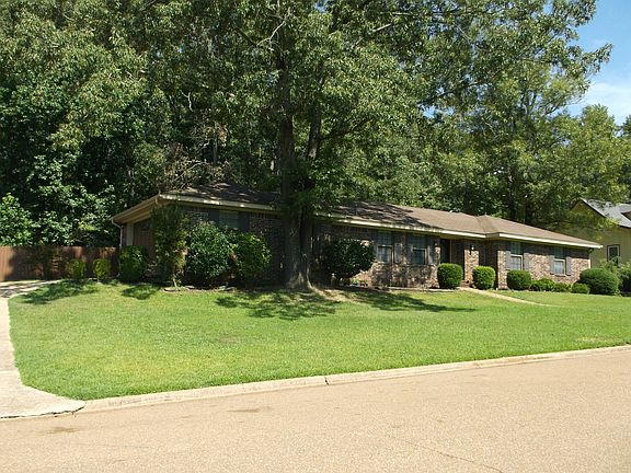 3rd image of 8 Holly Oak Dr
