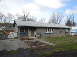 413 Franklin St, Weston, OR 97886
