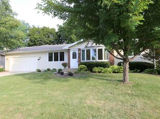 113 Simon Trl, Waunakee, WI 53597