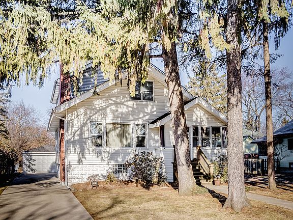 2nd image of 426 S Villa Ave