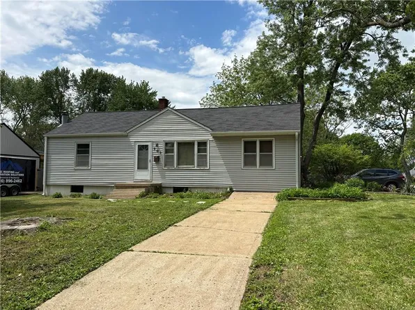 701 SW 16th St, Blue Springs, MO 64015
