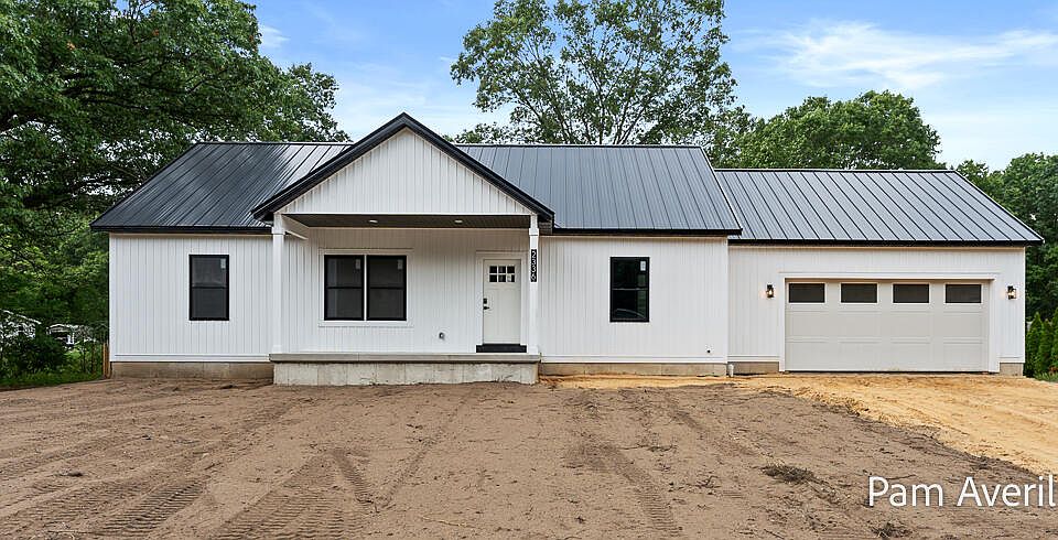 1st image of 2336 Macarthur Rd
