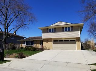874 Pinehurst Ln, Schaumburg, IL 60193