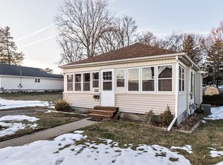 322 W Caroline St, Fenton, MI 48430