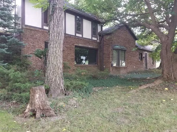 7683 Hoertz Rd, Parma, OH 44134