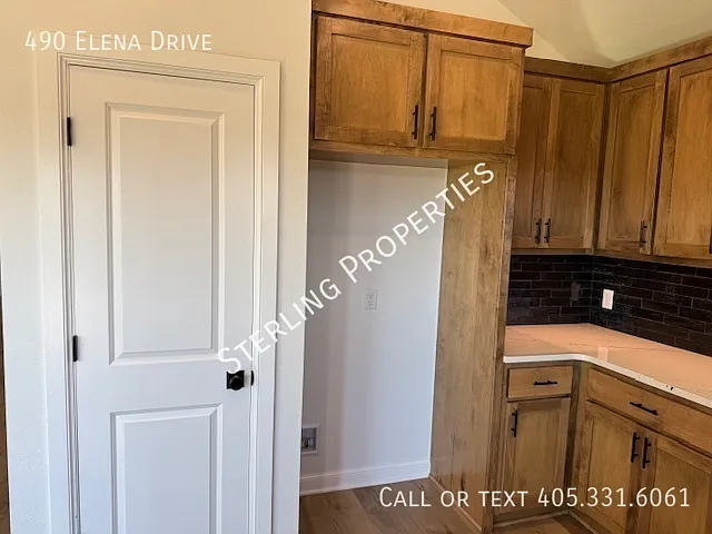 490 Elena Dr — Photo 13