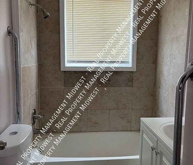 2504 Forest Home Ave — Photo 17