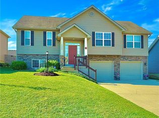 4004 Greywood Ln, Saint Joseph, MO 64505