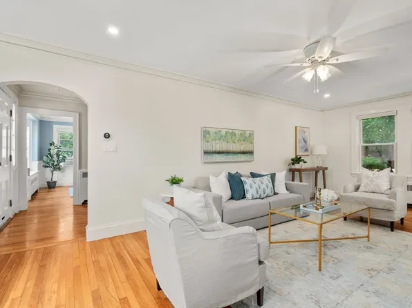 14 Rendall Rd, West Roxbury, MA 02132