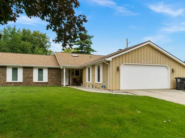 7227 Mowhawa Dr, Fort Wayne, IN 46815