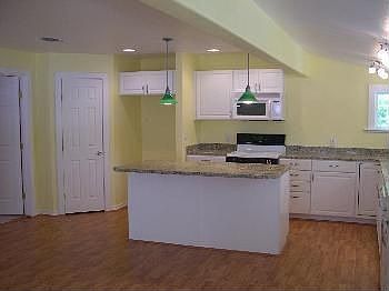 3rd image of 605 Cove Cir