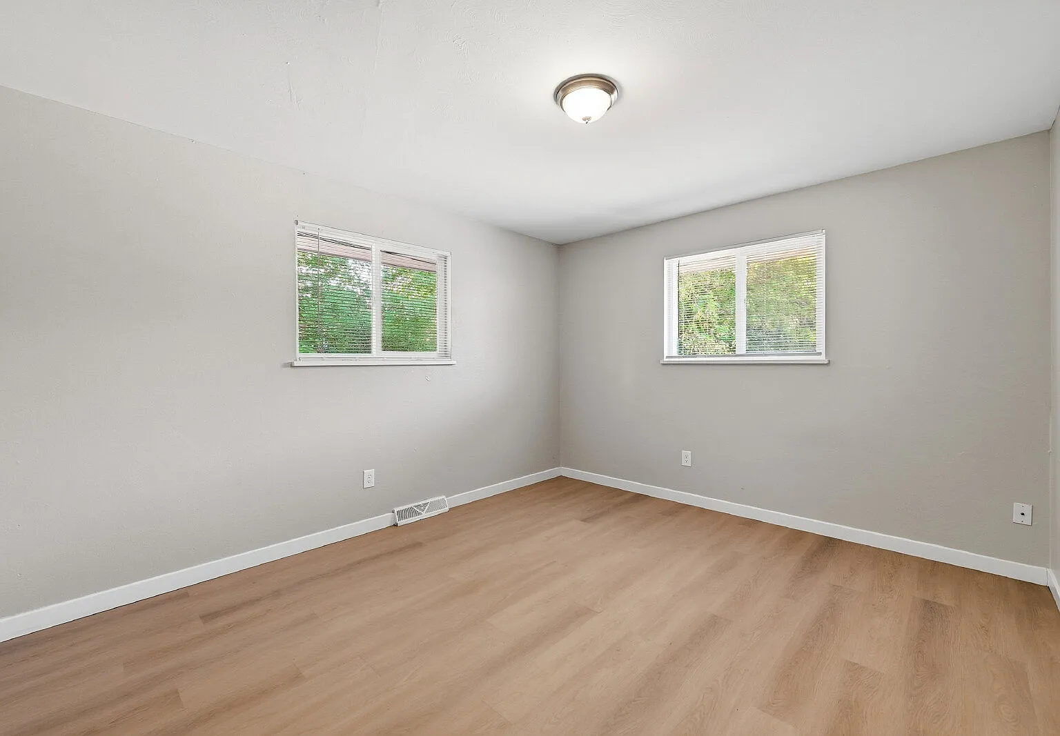 5 bed, 2.0 bath, 1226 sqft, $2,241 — Photo 4