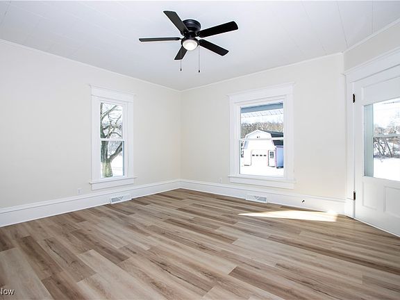 5th image of 123 S Spring St