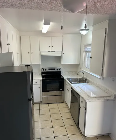 105 Freeway Dr — Photo 1