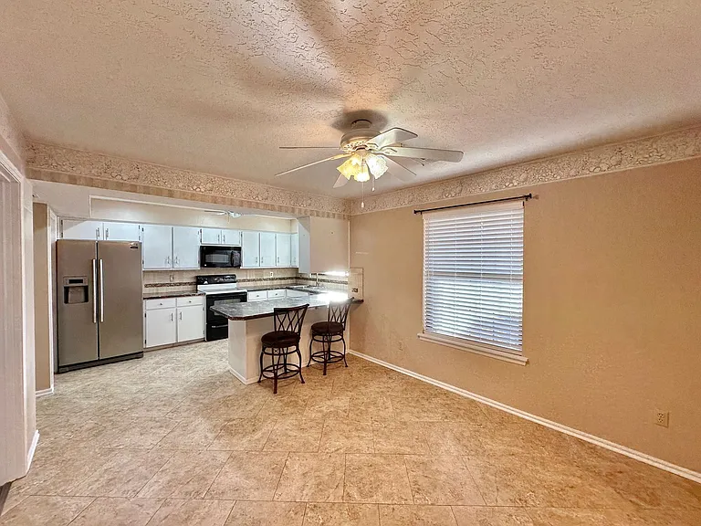 1103 NW Willow Pl — Photo 6