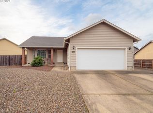 239 Cambridge Dr, Sutherlin, OR 97479