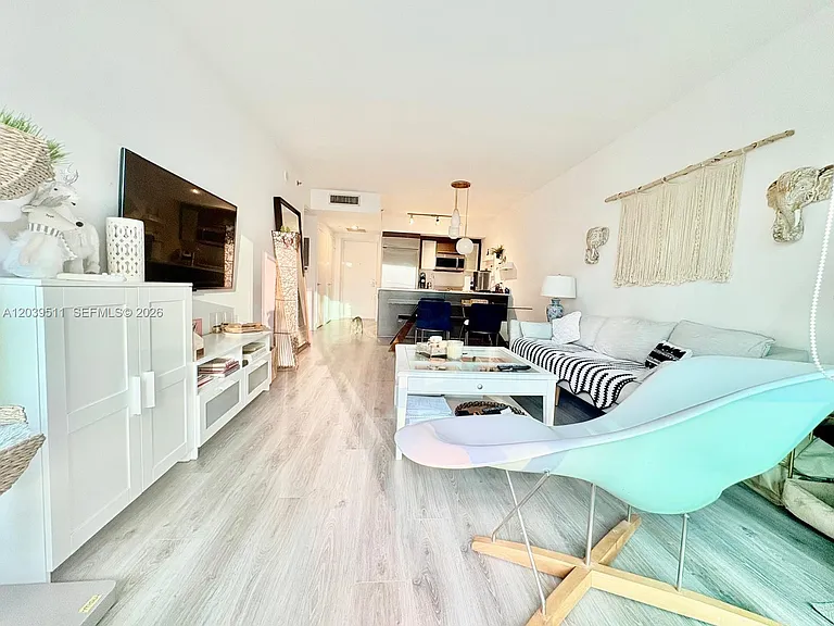 55 SE 6th St #1706 — Photo 9