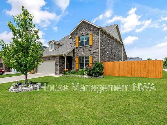 2nd image of 3702 SE Mistletoe Ave