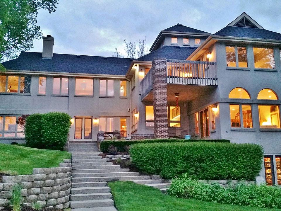 Spectacular lake views from every room.