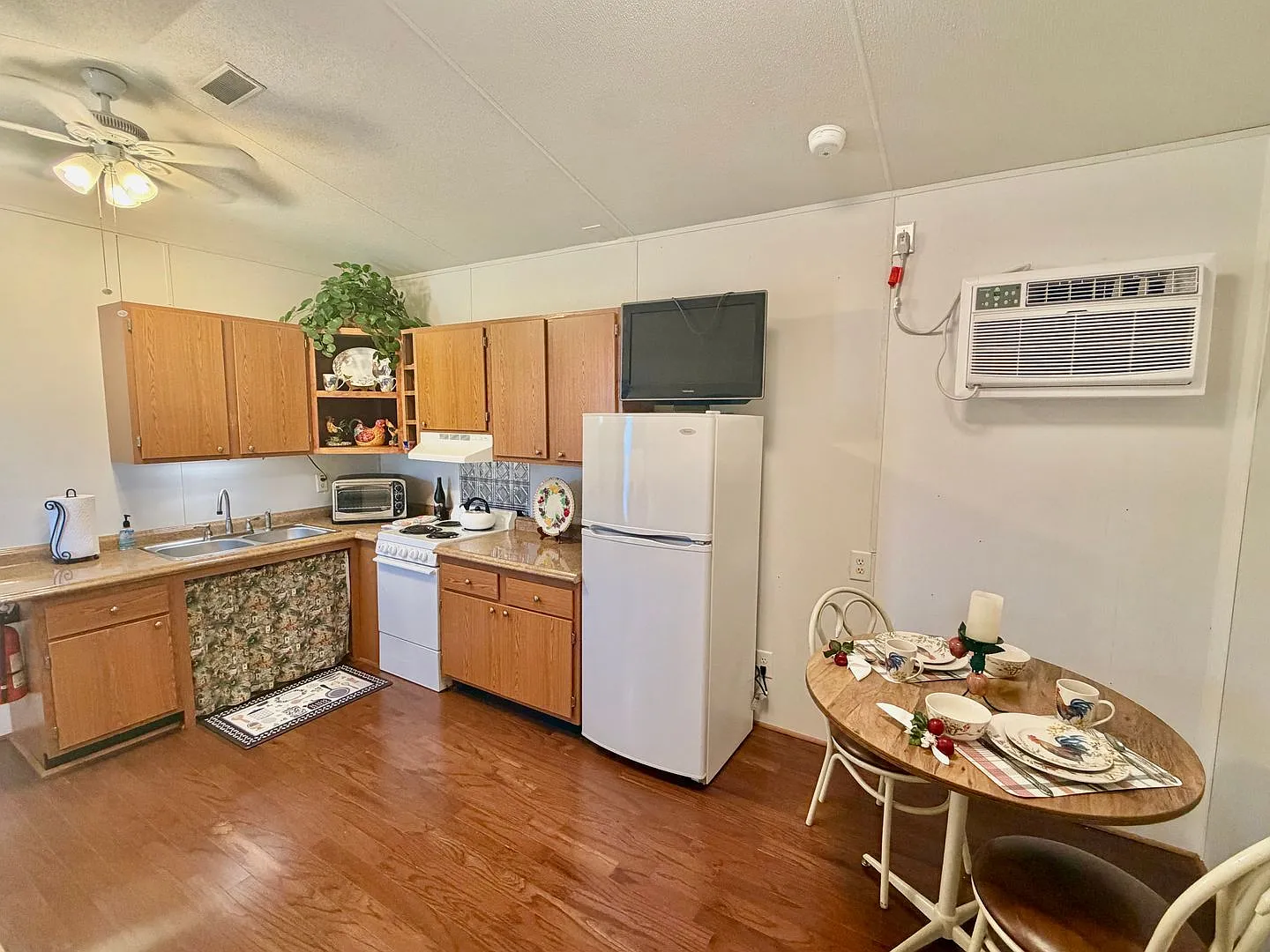 Fully Furnished, Move In Ready and Budget Friendly! — Photo 3