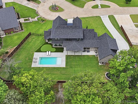 3rd image of 7785 Forest Ln