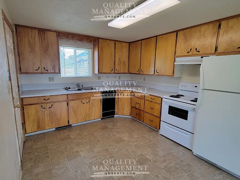 206 Meffan Ave — Photo 2