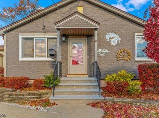 136 Hiawatha Blvd, Lake Hiawatha, NJ
