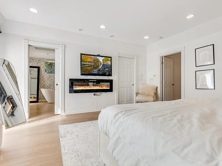 367 S Oak Ave — Photo 25