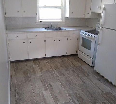3rd image of 2422 Lola St SW