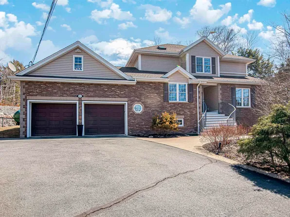 102 Ingram Dr, Fall River, NS B2T 1A4