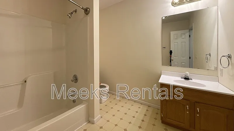 2 bed, 2.5 bath, 1100 sqft, $1,200 — Photo 2