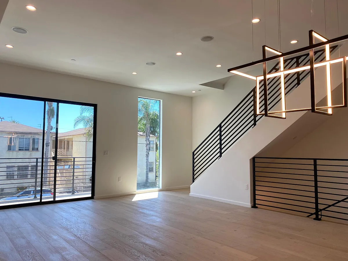Building Photo - 2015 S Redondo Blvd #5