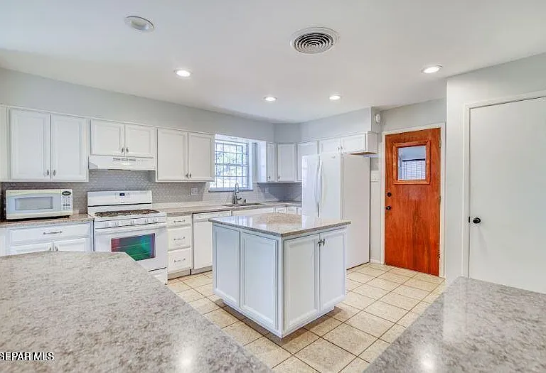 6408 Regal Ln — Photo 7