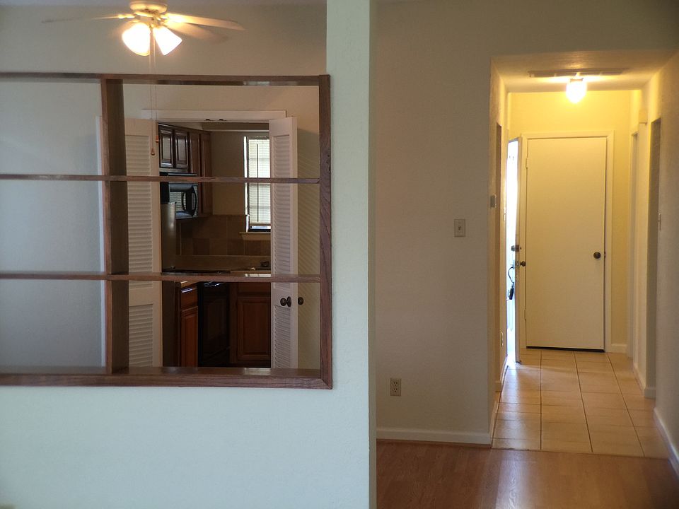 1st image of 3120 Devonshire Dr APT 222