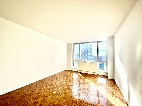 5th image of 350 W 43rd St APT 27B